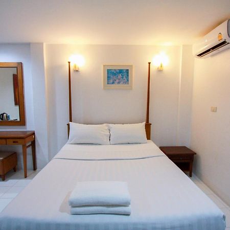 18 Coins Budget Hotel Паттая Екстер'єр фото