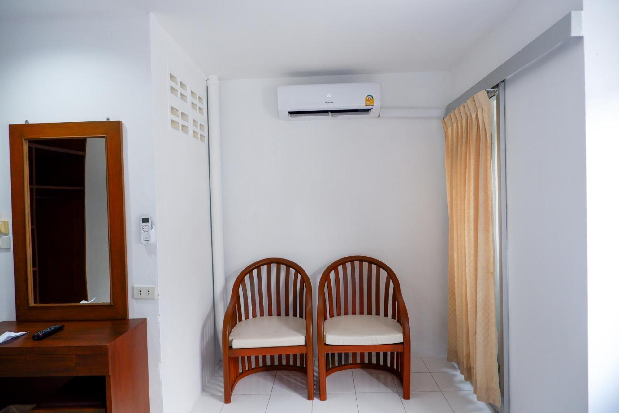 18 Coins Budget Hotel Паттая Номер фото