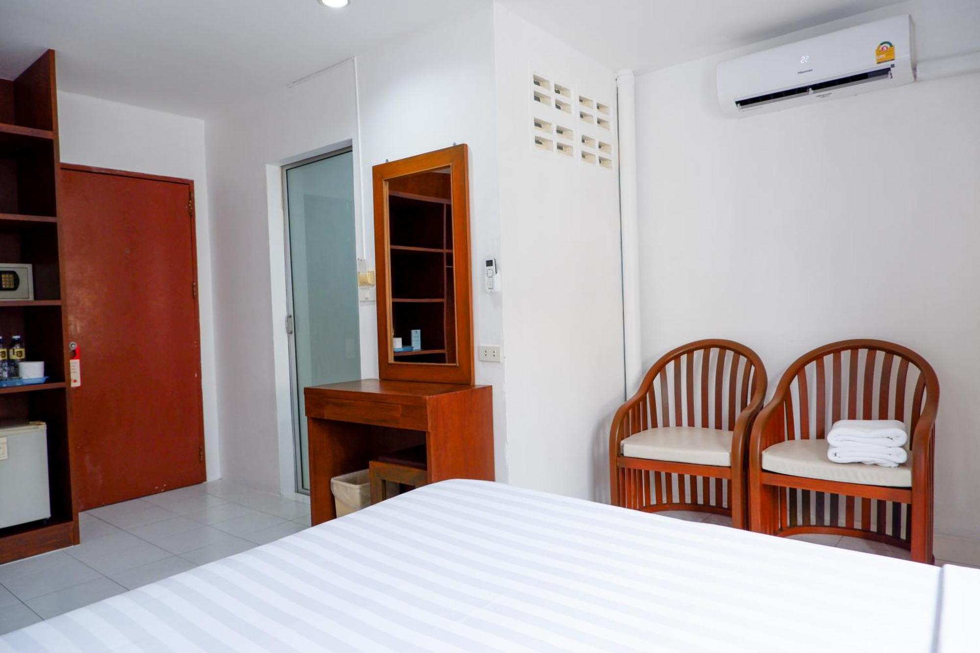 18 Coins Budget Hotel Паттая Номер фото