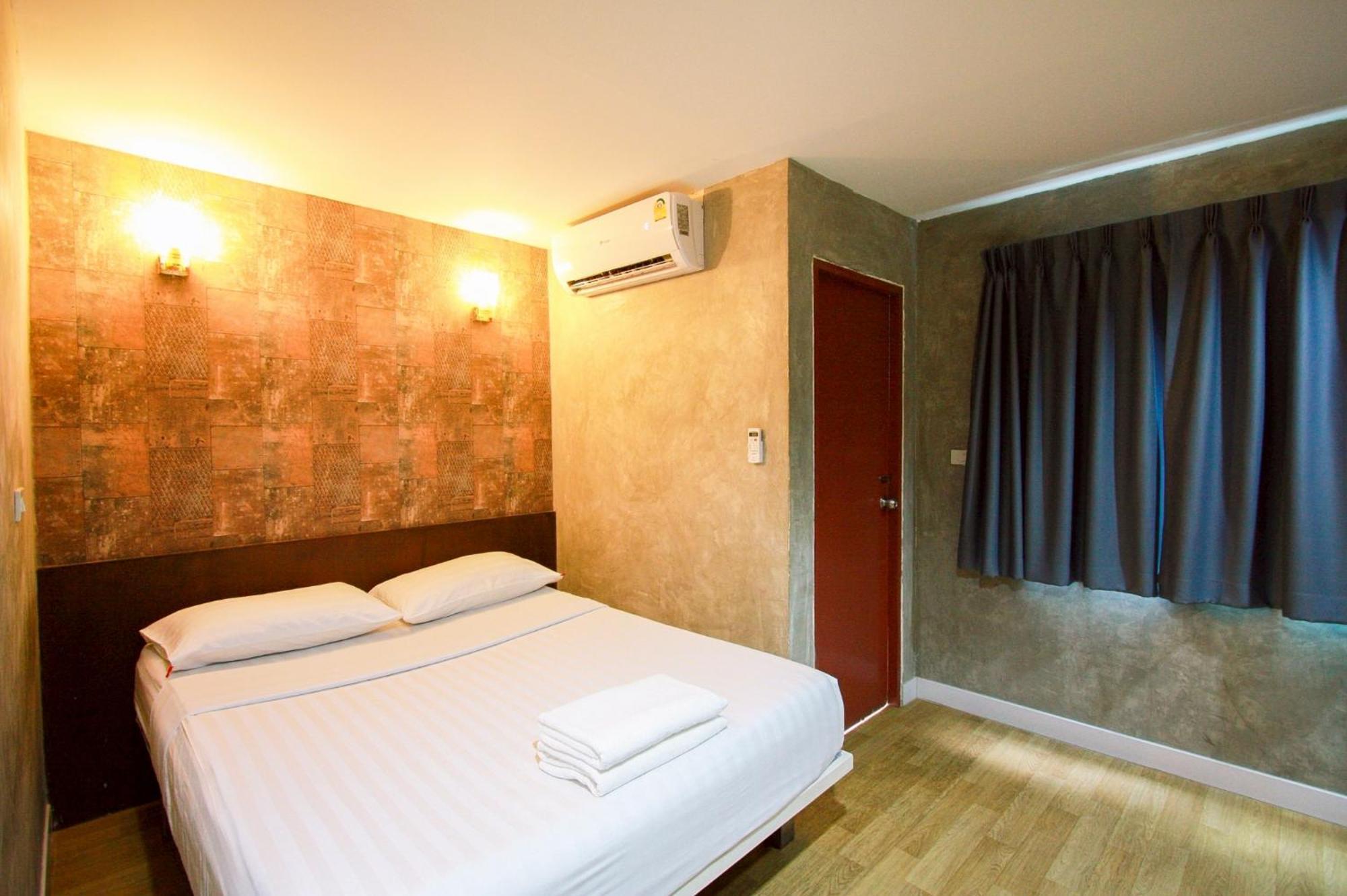 18 Coins Budget Hotel Паттая Номер фото